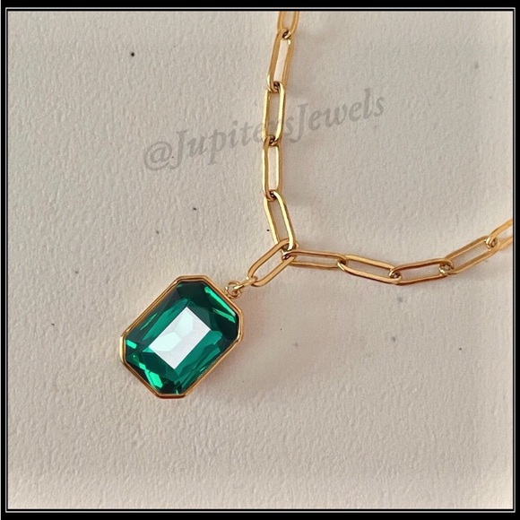 14k Gold Crystal Cut Emerald Minimalist Paperclip Necklace - Picture 5 of 9